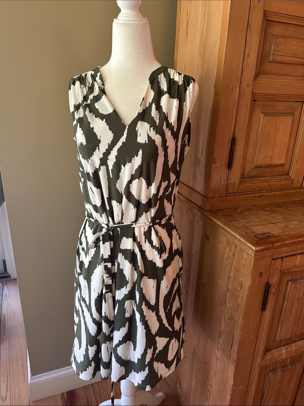 NWT Tommy Bahama Carmela Inlet IKAT. Small